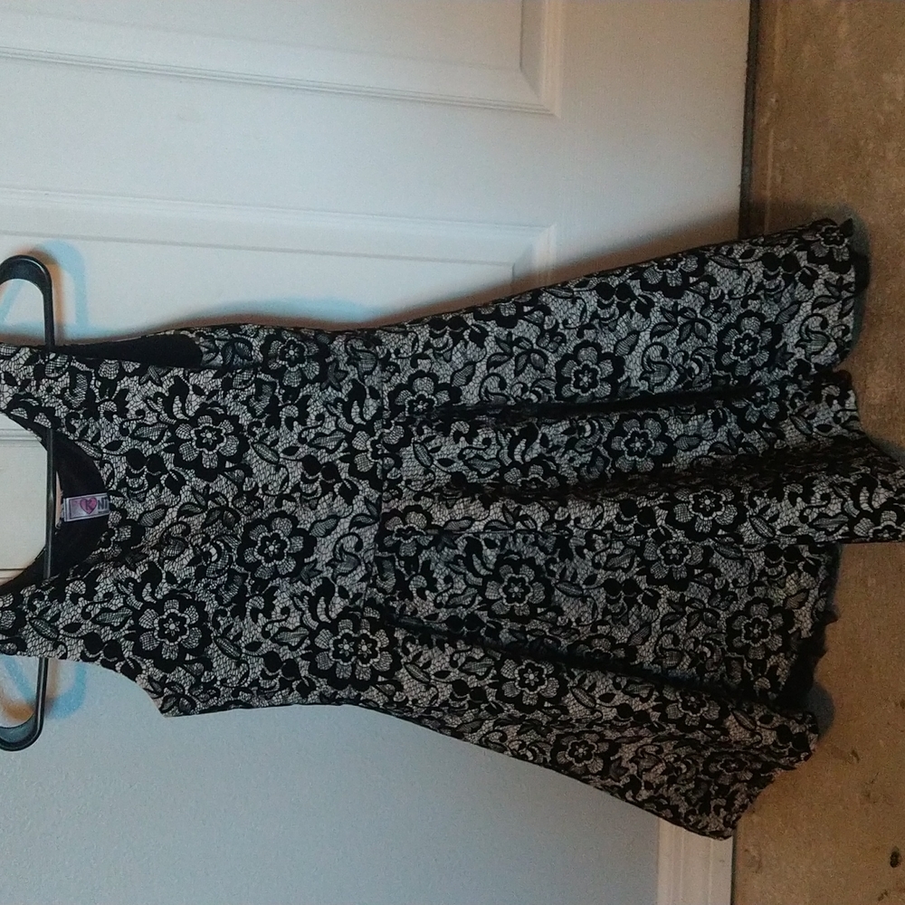Black and white floral dress - Picture 1 of 2